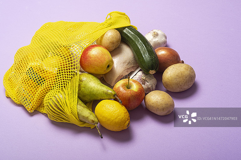 可重复使用的棉网袋水果和蔬菜图片素材