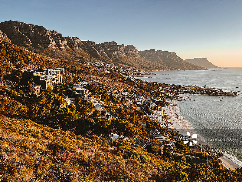 南非开普敦的桌山和克利夫顿海滩美景图片素材