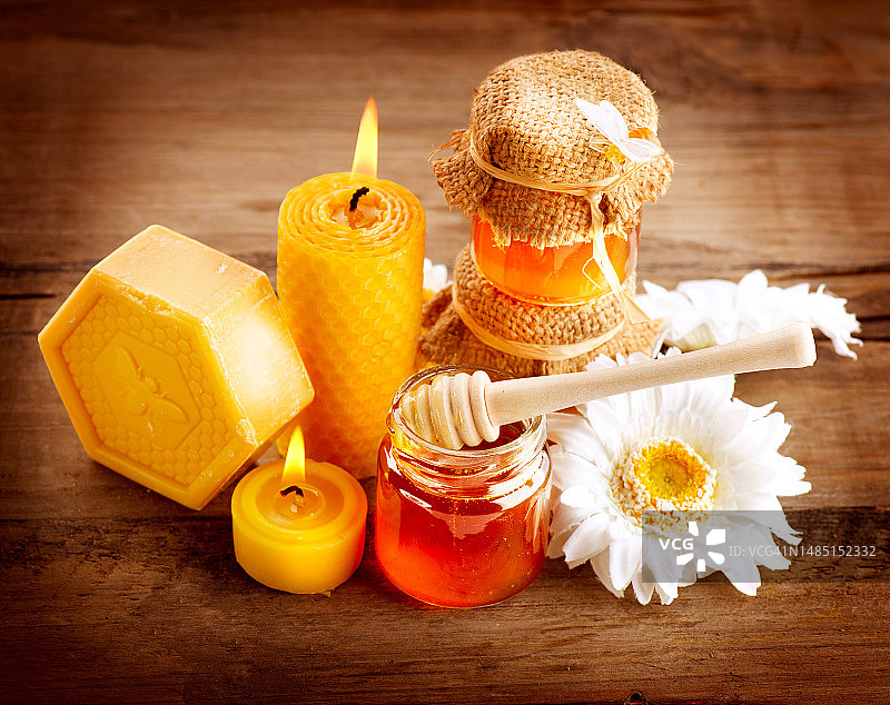 蜂蜜水疗保健手工蜂蜜肥皂自然治疗，罗马尼亚图片素材