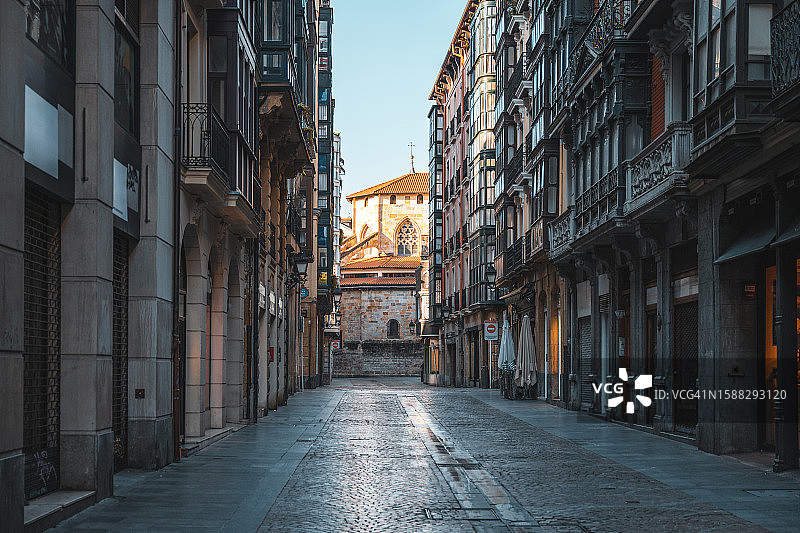 西班牙毕尔巴鄂空无一人的街道图片素材