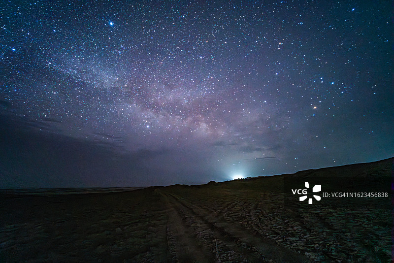 戈壁沙漠的星空图片素材
