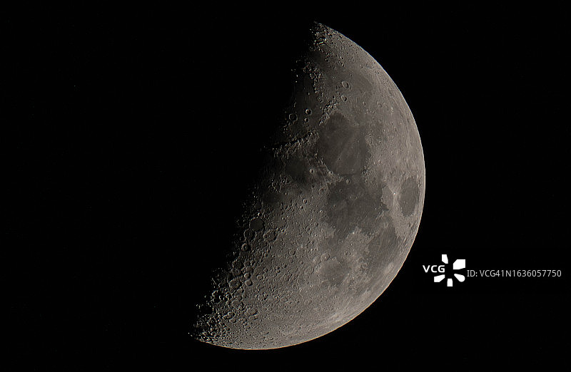 日本神奈川的超级半月图片素材