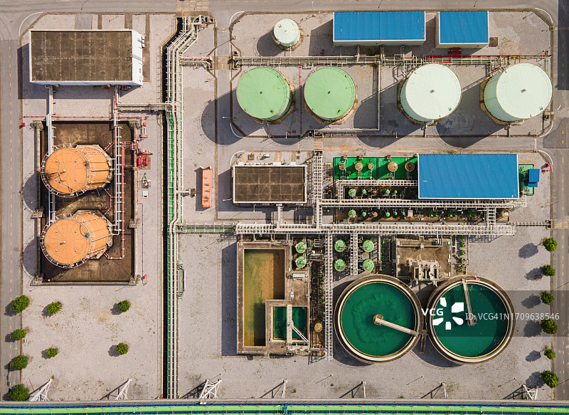 电厂贮水箱及污水处理系统鸟瞰图图片素材