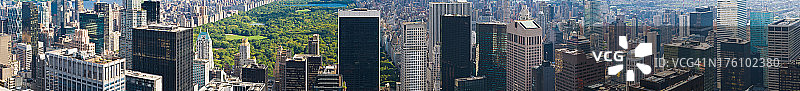 曼哈顿市中心的巨型全景纽约中央公园摩天大楼图片素材
