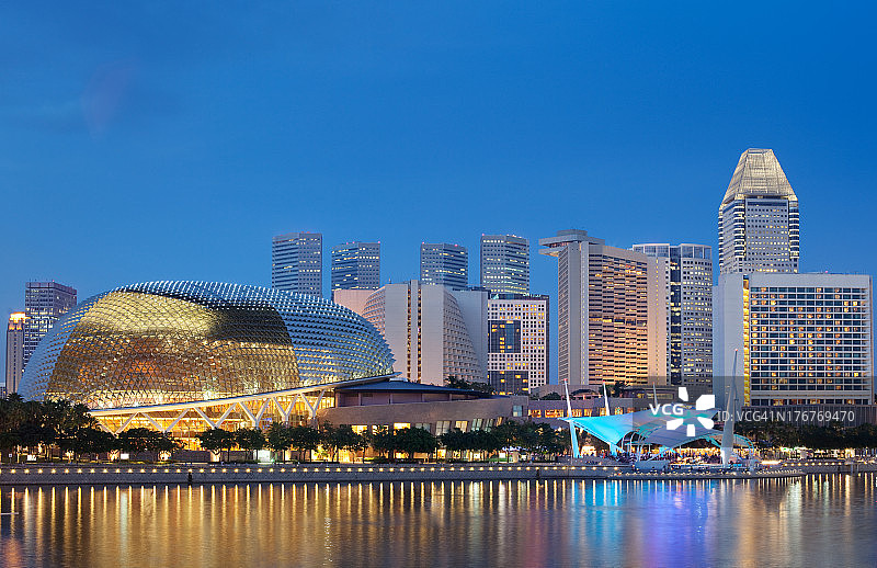 新加坡海滨的海湾剧院图片素材