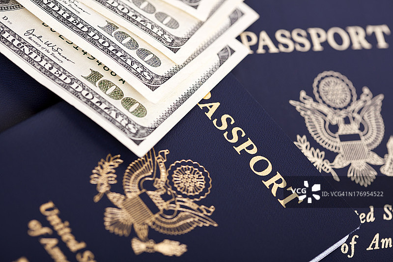 现金和护照图片素材