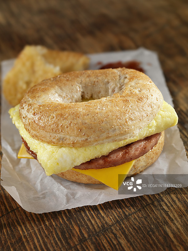 香肠鸡蛋早餐三明治图片素材