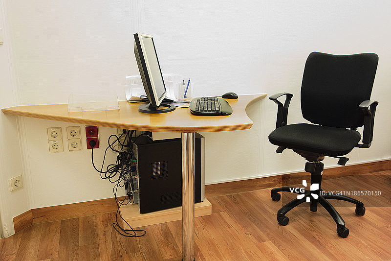 商务桌面，椅子，显示器，桌子，办公室图片素材