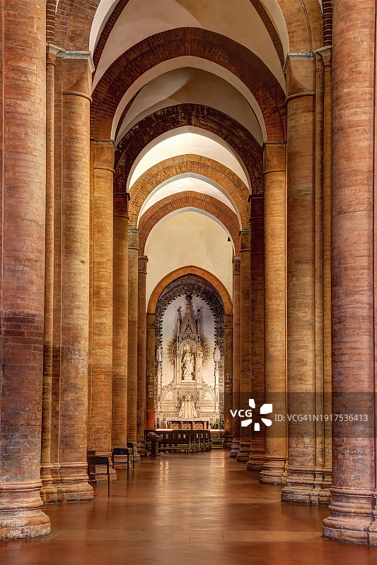 “圣玛丽亚教堂”的侧中殿图片素材