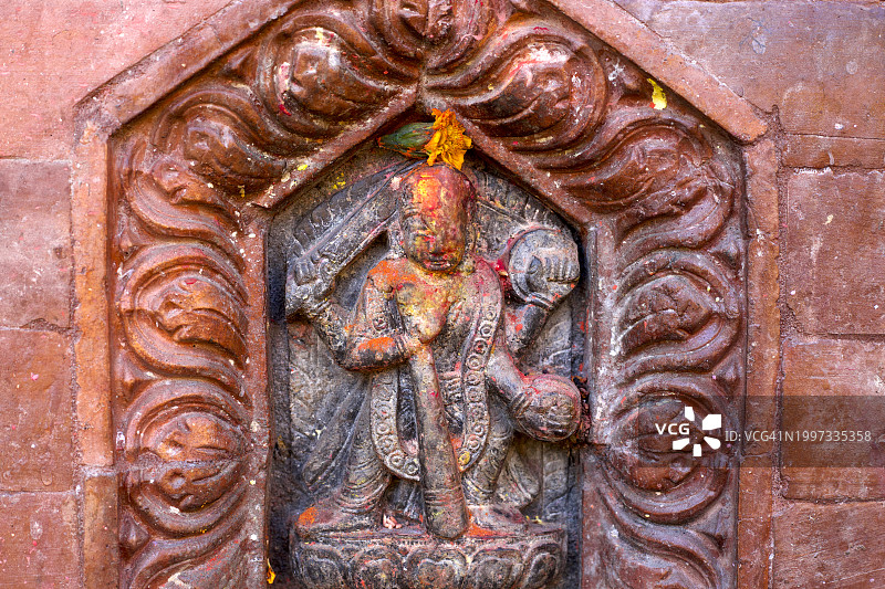 在尼泊尔加德满都的Budhanilkantha寺庙的一个详细的主题。图片素材