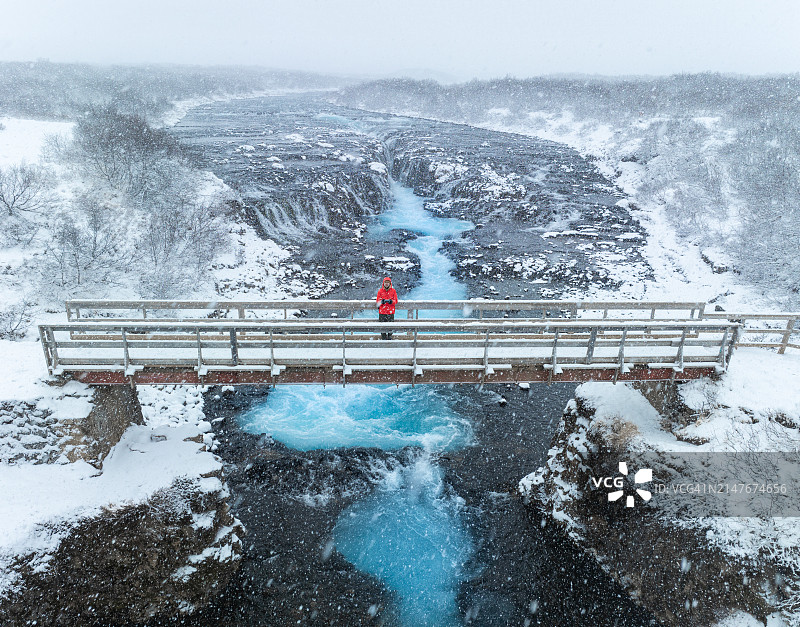 冰岛冬季的布鲁尔福斯瀑布图片素材
