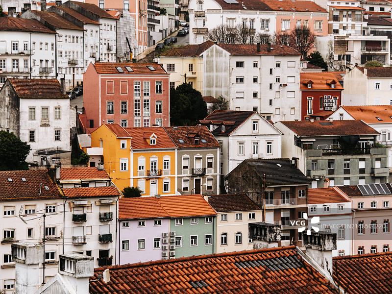科英布拉古城中心典型的葡萄牙建筑和色彩斑斓的建筑。葡萄牙图片素材