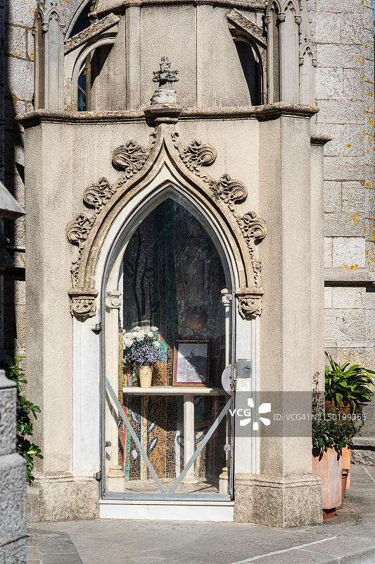 位于欧洲西班牙巴塞罗那蒂比达博河畔的一座小教堂图片素材