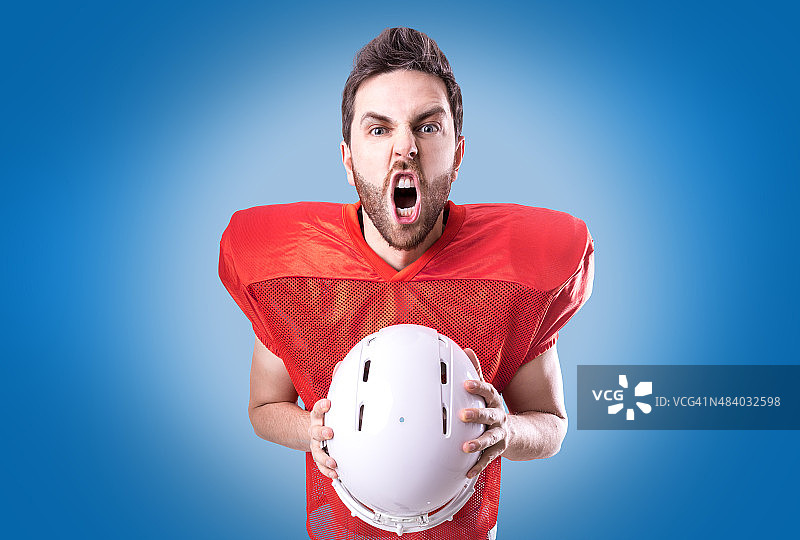 足球运动员红色制服在蓝色背景图片素材