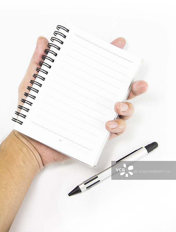 手持笔记本在白色的背景图片素材