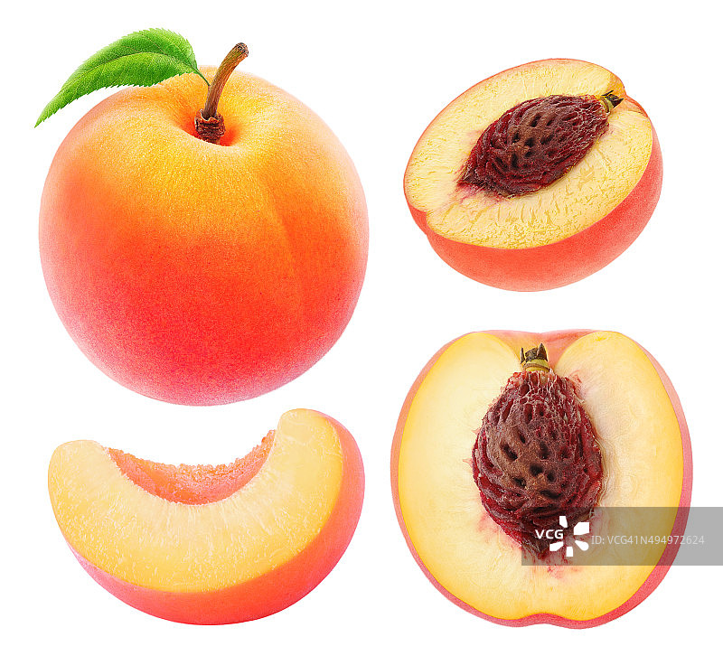 采收完整的和切开的桃子孤立在白色上图片素材