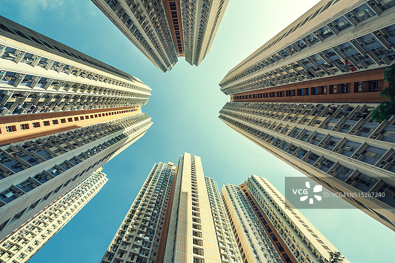 低角度的建筑物对天空，香港，中国图片素材