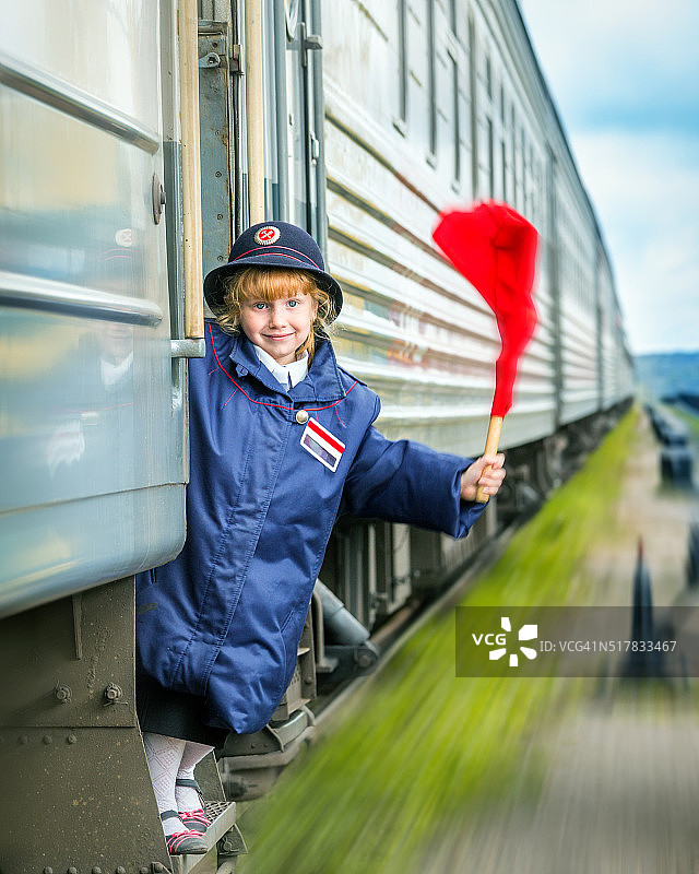 小女孩火车列车员图片素材