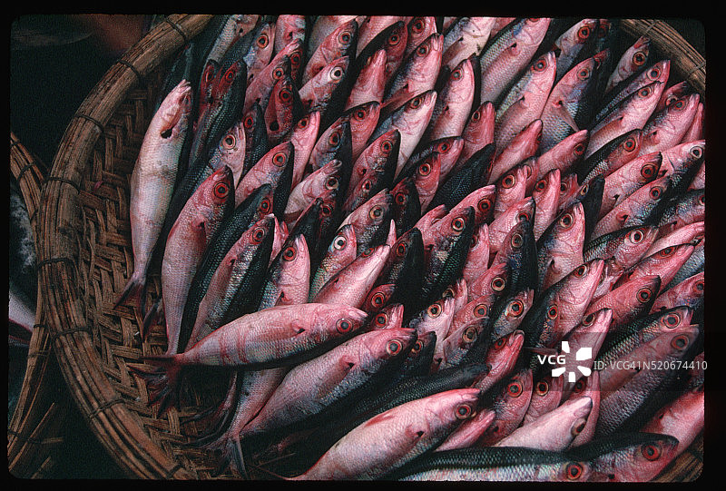 Thuan Phuoc Market的篮子鱼图片素材