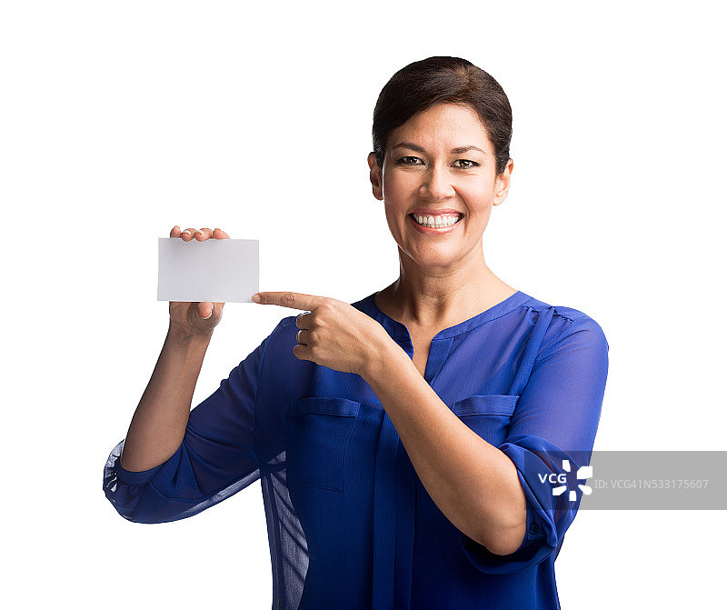 快乐的女人展示着空空的名片图片素材