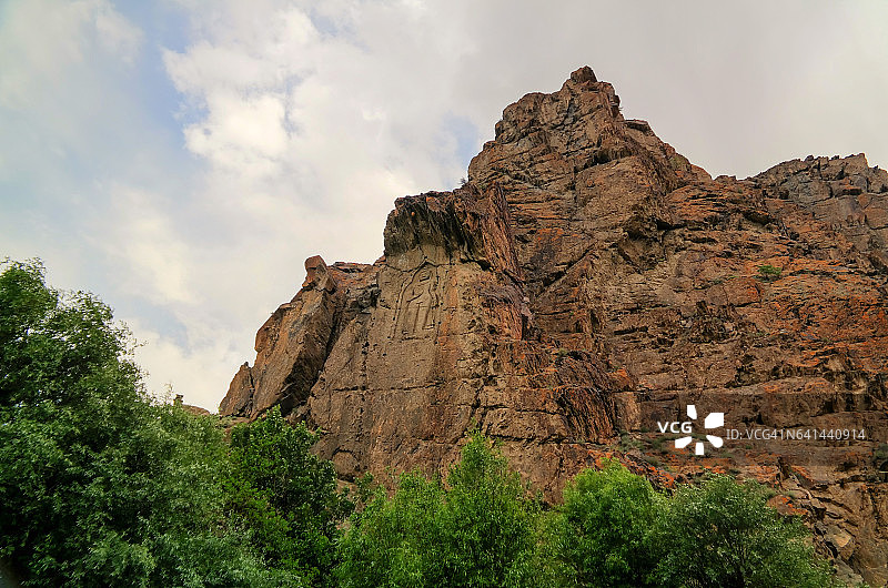 巴基斯坦喀喇昆仑，卡尔加河上岩石上的佛像图片素材
