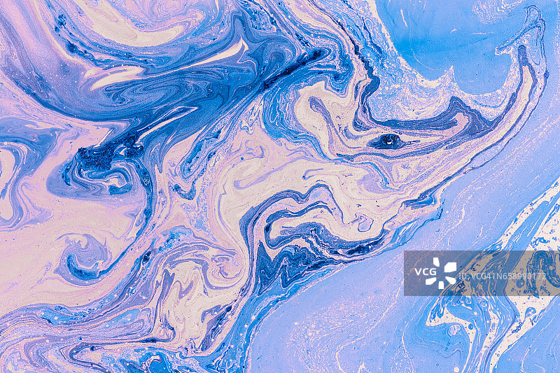 紫青色天蓝色大理石纹理。创意背景与抽象线条油画，手工表面。液体涂料。图片素材