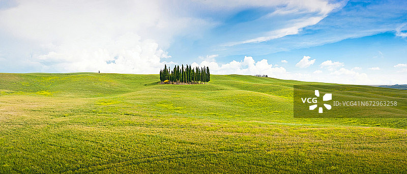 全景风景的托斯卡纳风景在瓦尔德奥西亚，意大利图片素材