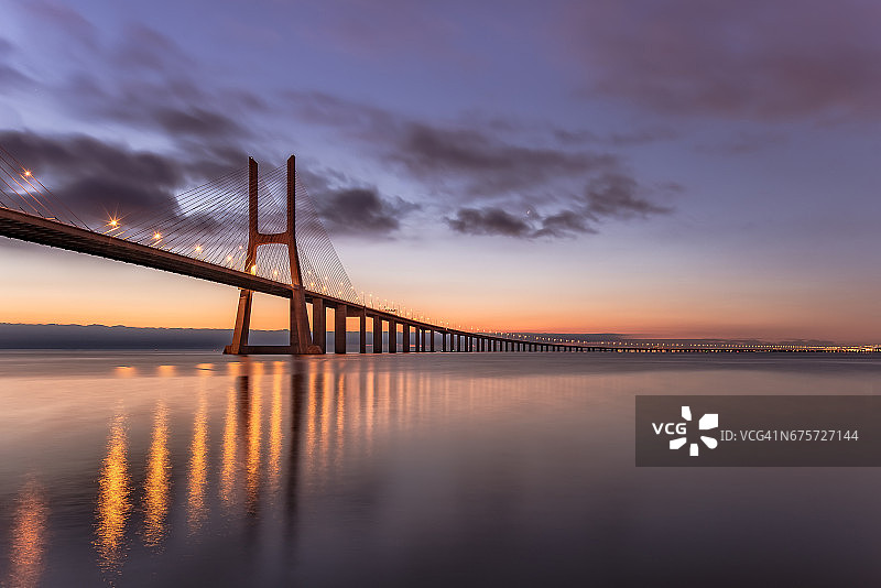欧洲葡萄牙里斯本的瓦斯科·达·伽马桥图片素材