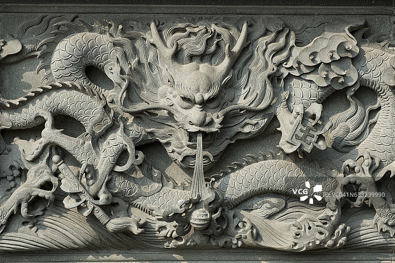 中国龙与阳光雕像的细节图片素材