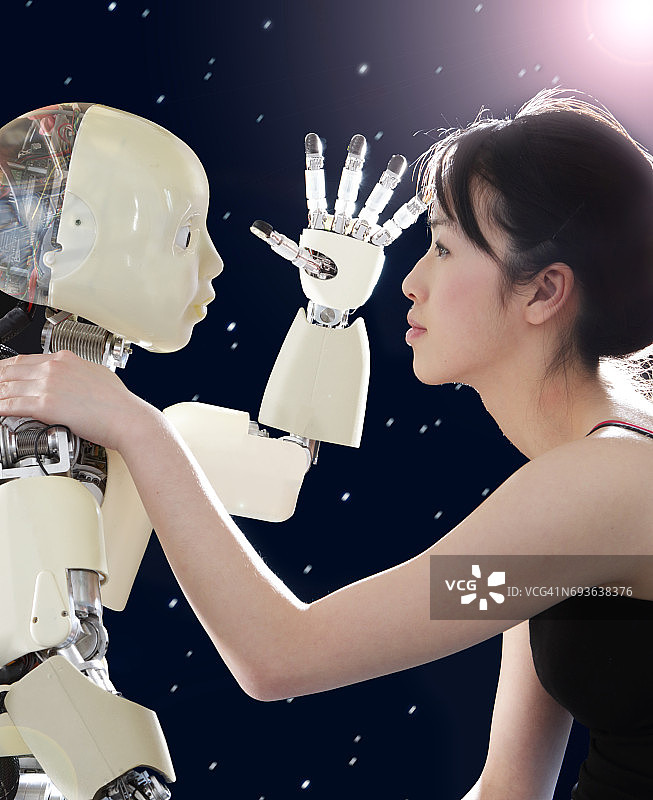 女人和机器人的会面图片素材