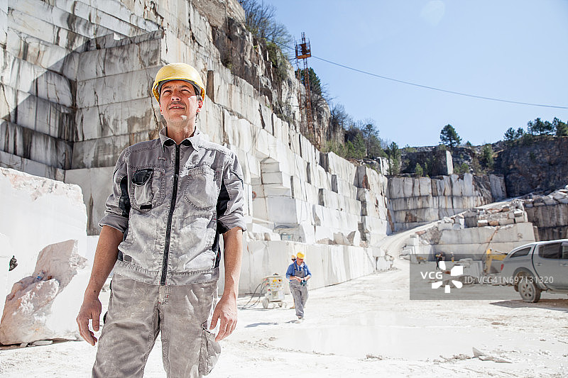 大理石采石场的采石场工人肖像图片素材