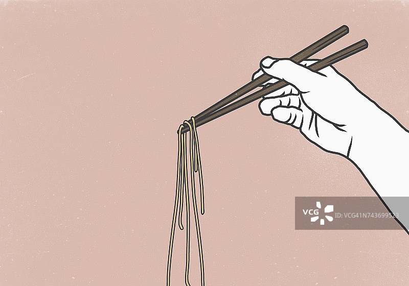 裁剪的图像手拿面条与筷子在粉红色的背景图片素材