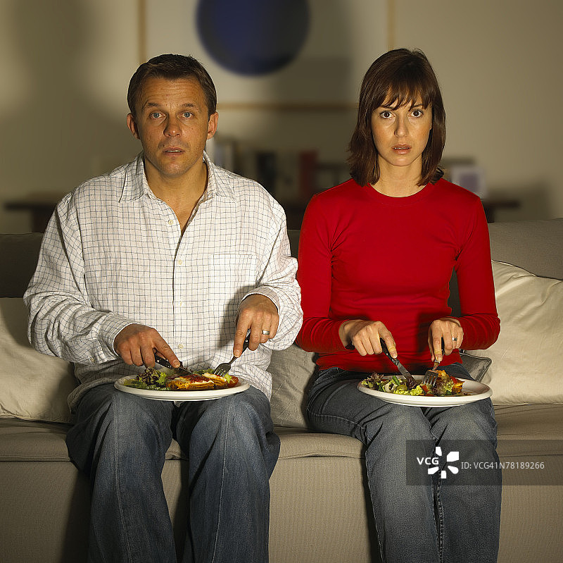 男人和女人吃饭图片素材