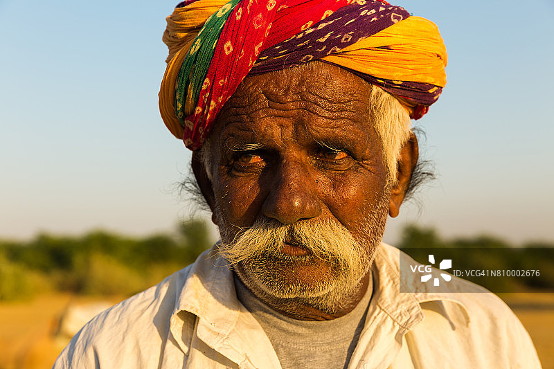 印度贾萨默沙漠的拉贾斯坦邦老人图片素材