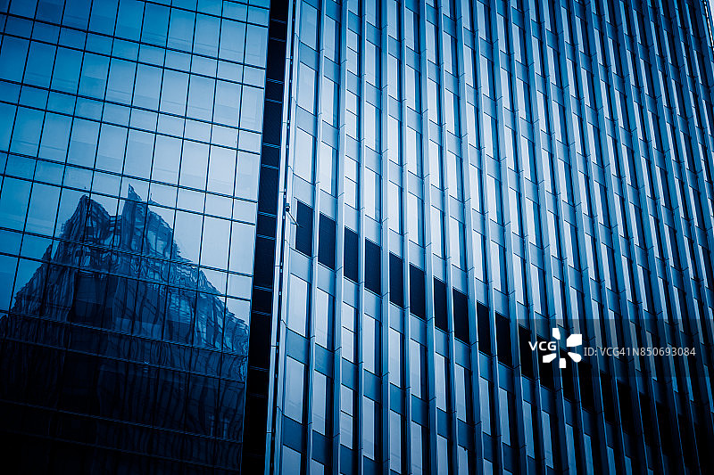 现代玻璃建筑反射图片素材