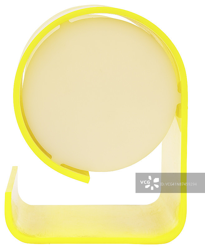 白色背景上黄色容器的特写镜头图片素材