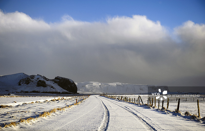 冰岛南部Dyrholaey结冰的道路图片素材