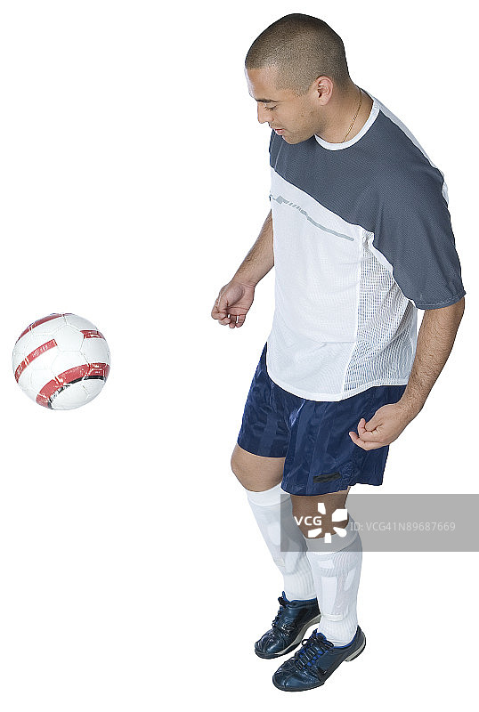 玩足球的年轻人图片素材