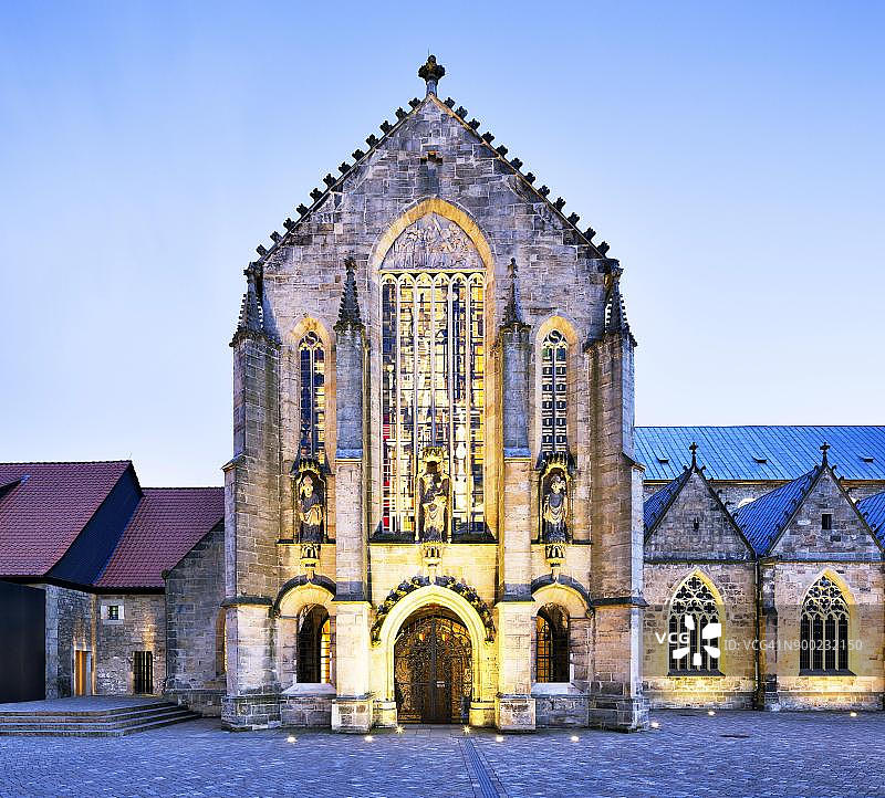 圣母升天大教堂，黄昏，希尔德斯海姆，下萨克森，德国图片素材