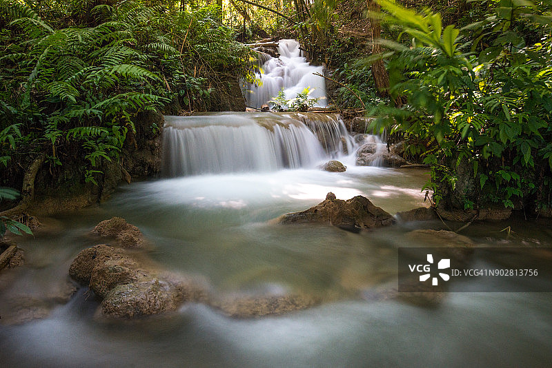 泰国清莱省美丽的蒲康瀑布景观。图片素材