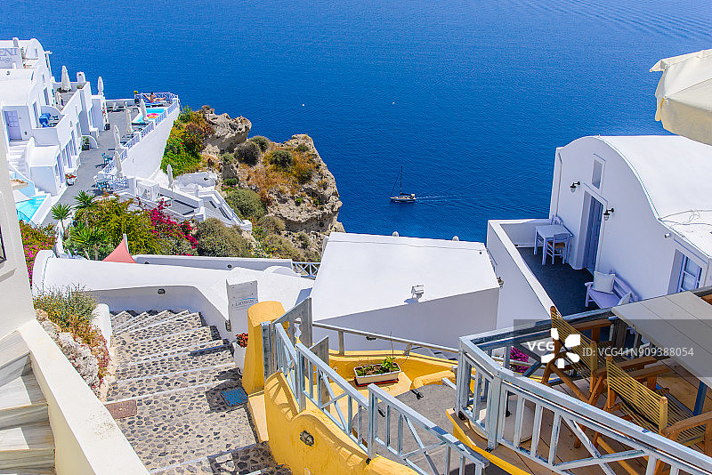 希腊圣托里尼岛的白色建筑。美丽的夏季景观，海景。图片素材