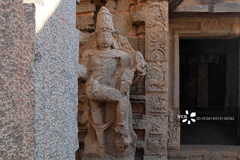 印度卡纳塔克邦，汉比，石头雕刻的湿婆像图片素材