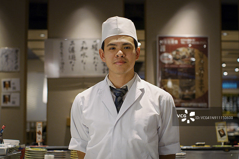 寿司厨师的肖像/东京，日本图片素材