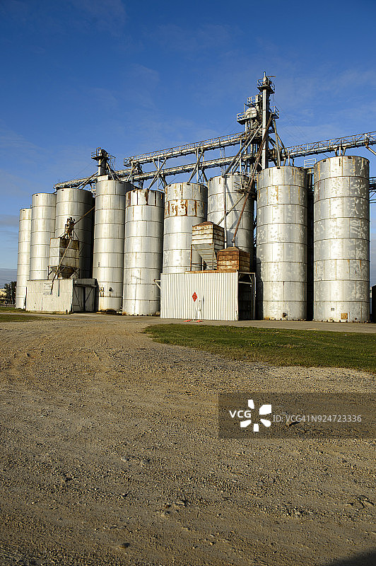 美国德克萨斯州坦普尔的农业筒仓和谷物提升机图片素材