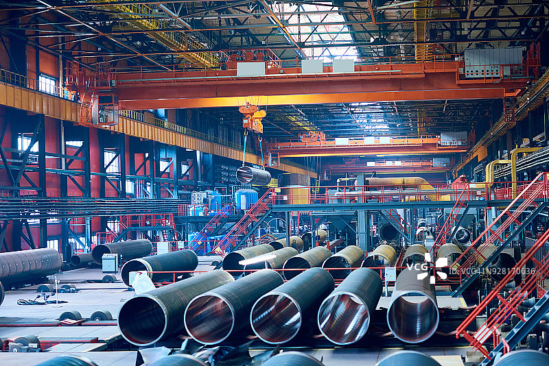 生产大型管材的轧管厂图片素材