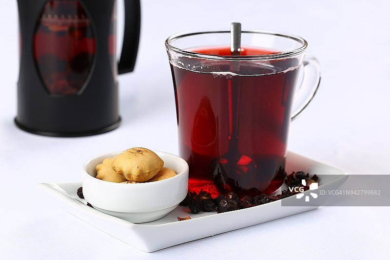 法式压壶，配茶和杯子图片素材