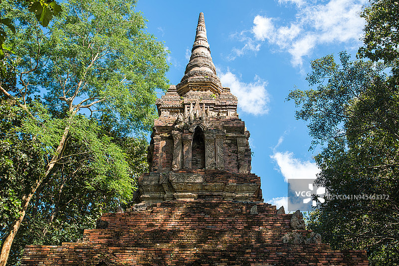 泰国清莱省清盛区Wat Pa Sak的古塔。图片素材