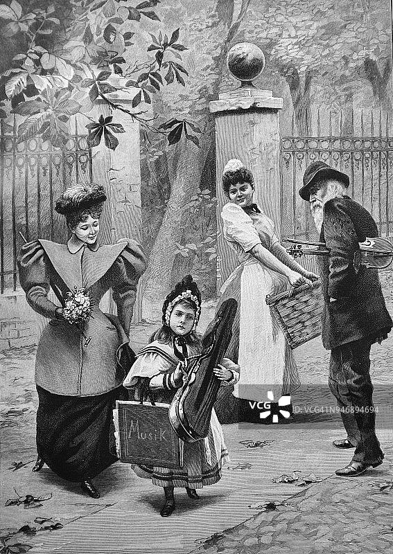 漫步在城市中的音乐家家族_ 1895图片素材