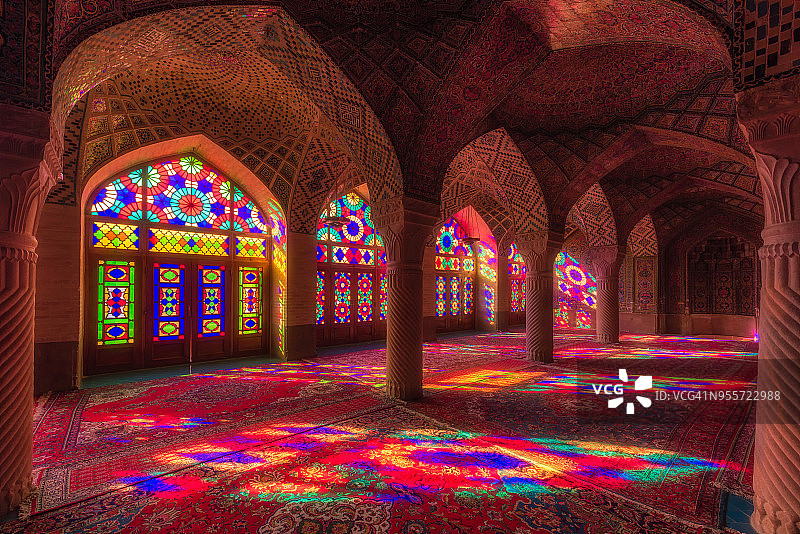 Nasir Al-Mulk清真寺(粉色清真寺)，设拉子，伊朗图片素材