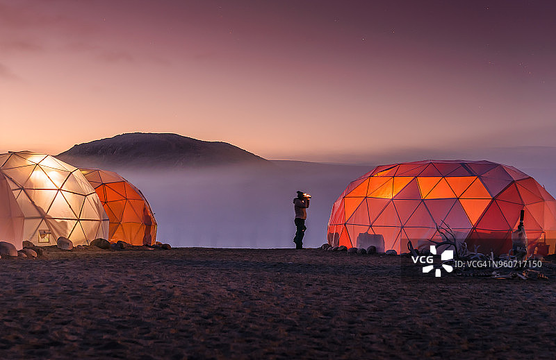 点亮的圆顶帐篷，纳萨克，维斯格朗兰，格陵兰图片素材